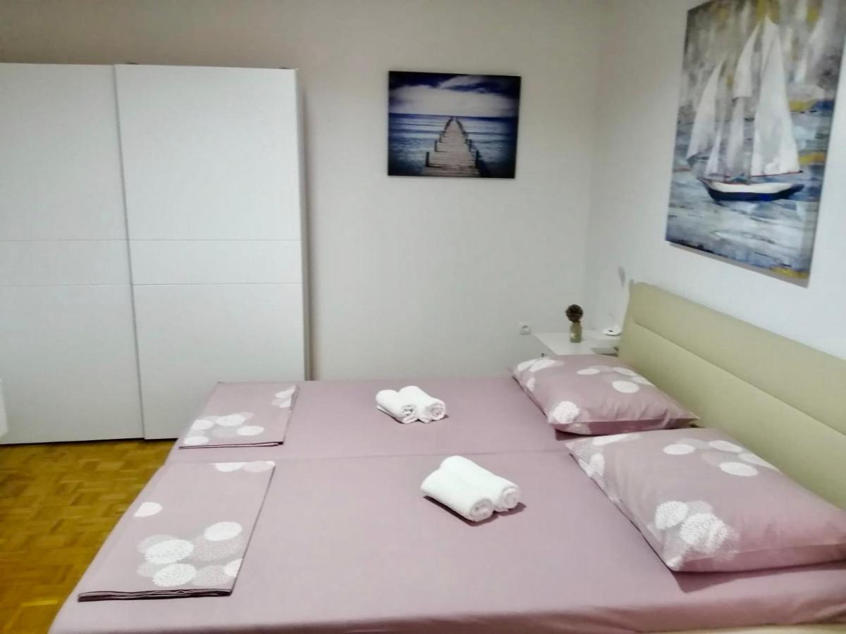 Apartment & Rooms Laura Brela Buitenkant foto