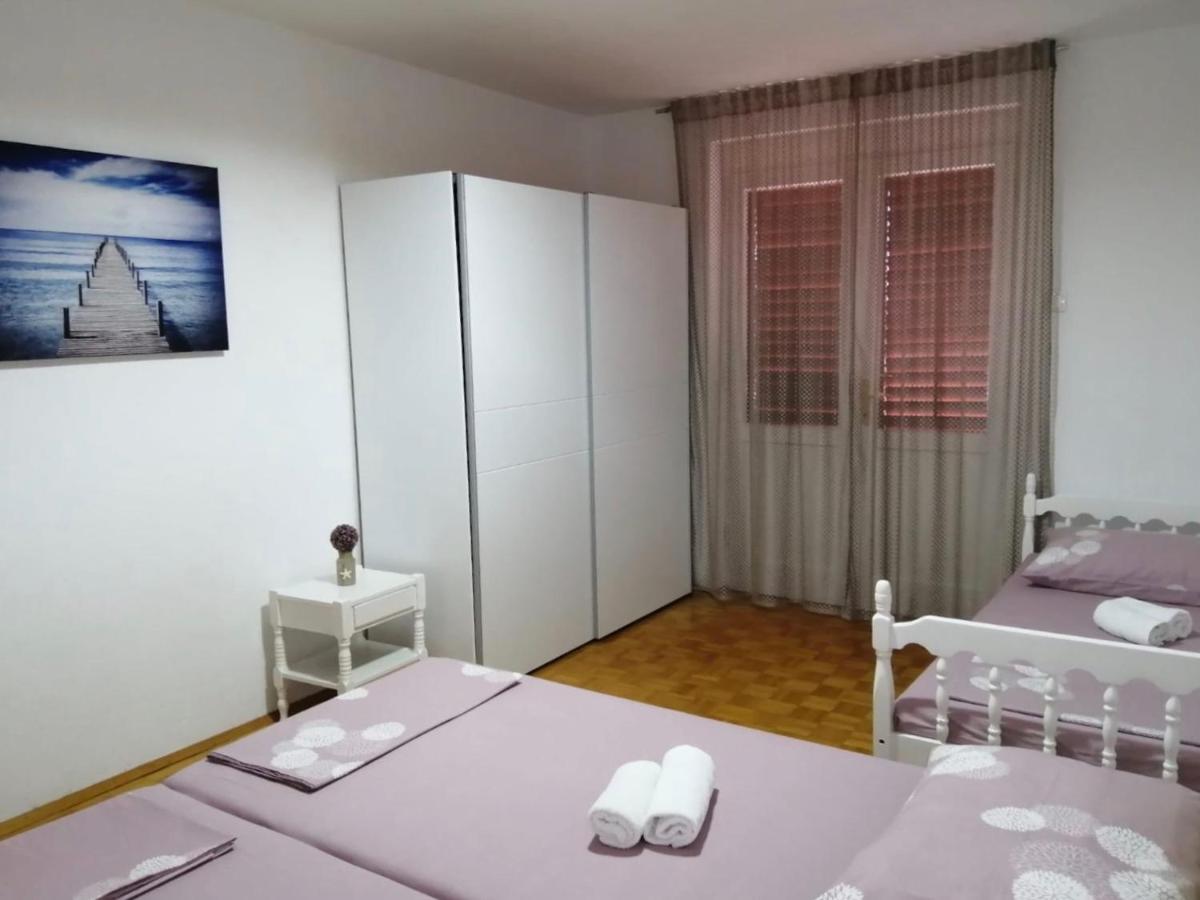 Apartment & Rooms Laura Brela Buitenkant foto