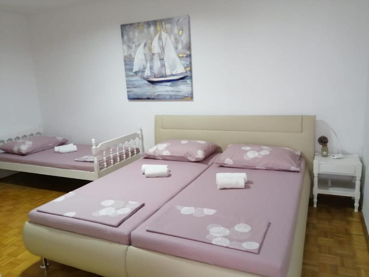 Apartment & Rooms Laura Brela Buitenkant foto